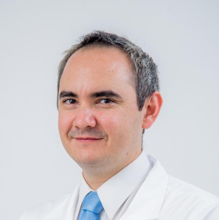 Dr. Juan Diego Farias Cortes